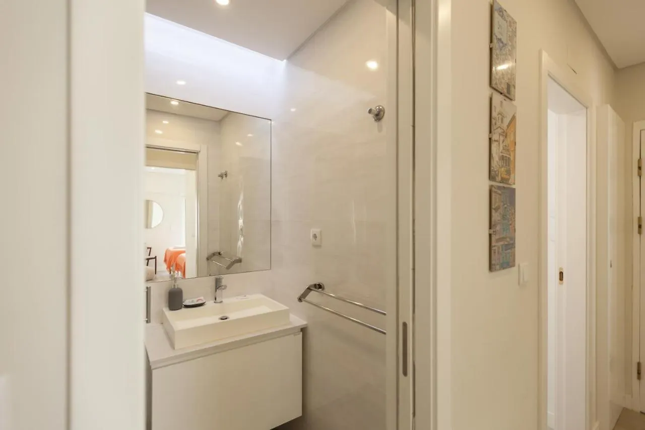 Апартаменты Flh Marques Pombal Flat With Balcony Лиссабон